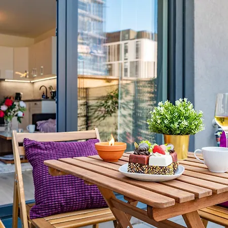 Apartment Days - One Bedroom With Terrace, Netflix & Parking