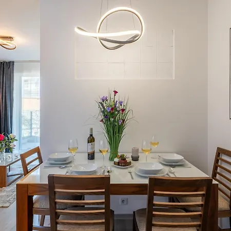 Days - One Bedroom With Terrace, Netflix & Parking Apartment Prague