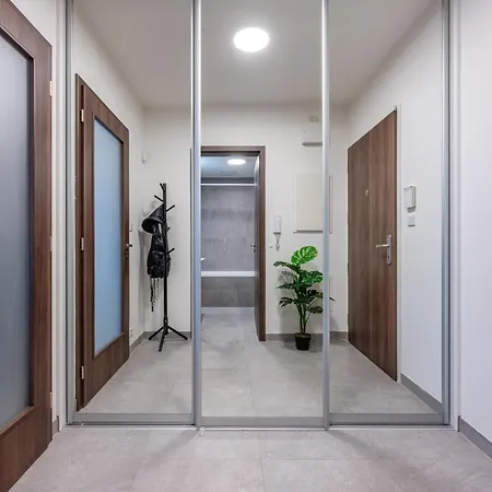 Days - One Bedroom With Terrace, Netflix & Parking Apartment Prague