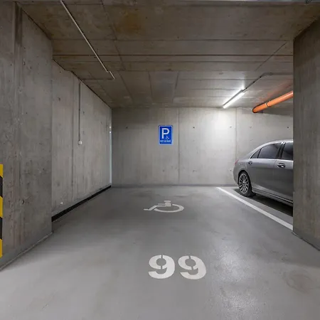 Apartment Days - One Bedroom With Terrace, Netflix & Parking Prague