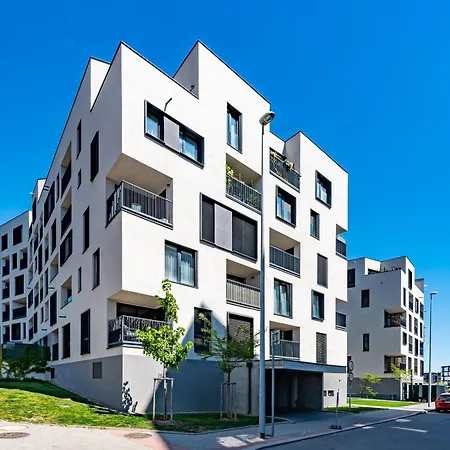 Days - One Bedroom With Terrace, Netflix & Parking Apartment Prague